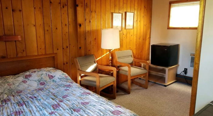 Four Star Motel - Web Listing (newer photo)